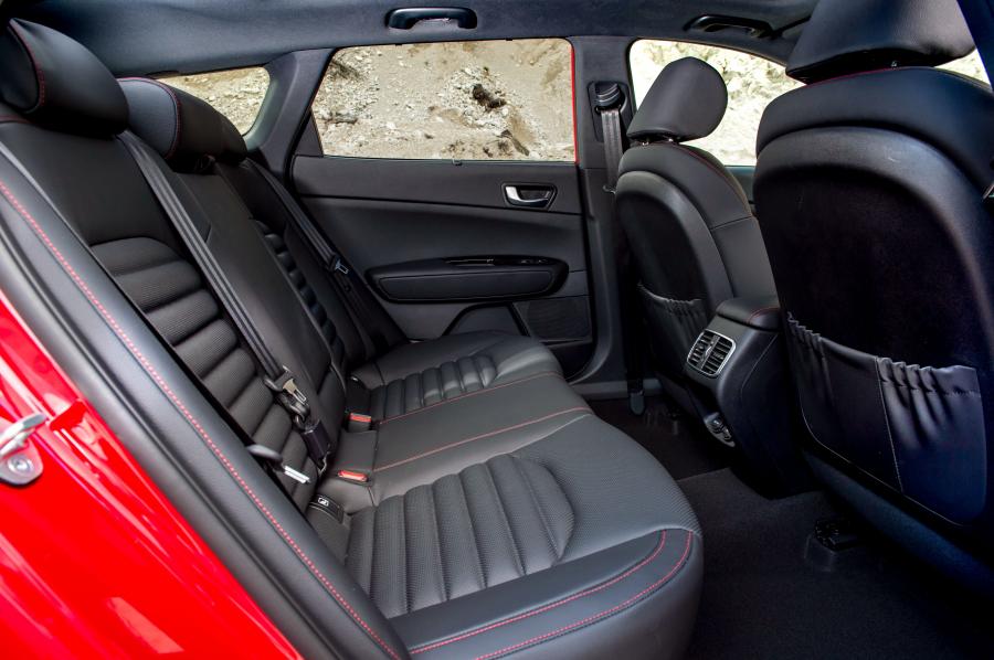 Интерьер Kia Optima Sportswagon GT Line 2016 года  (UK) (фото 8 из 31)
